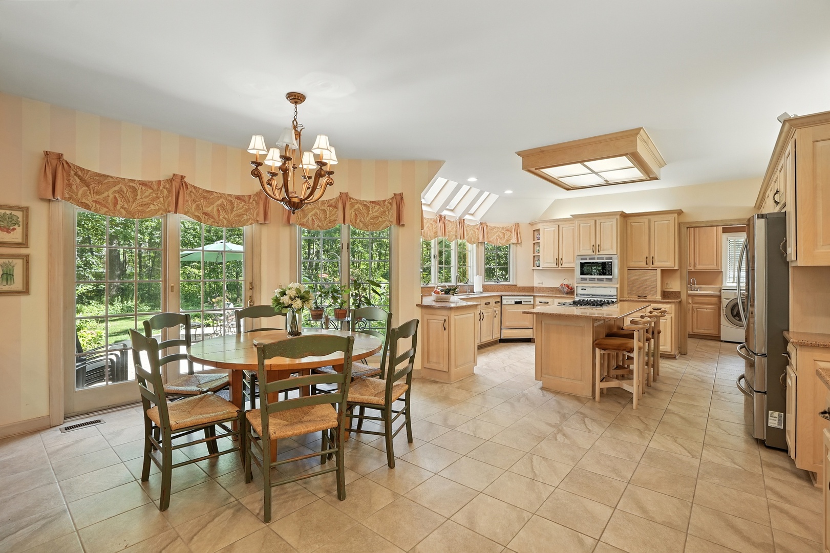 935 N Butternut Circle, Frankfort, IL 60423