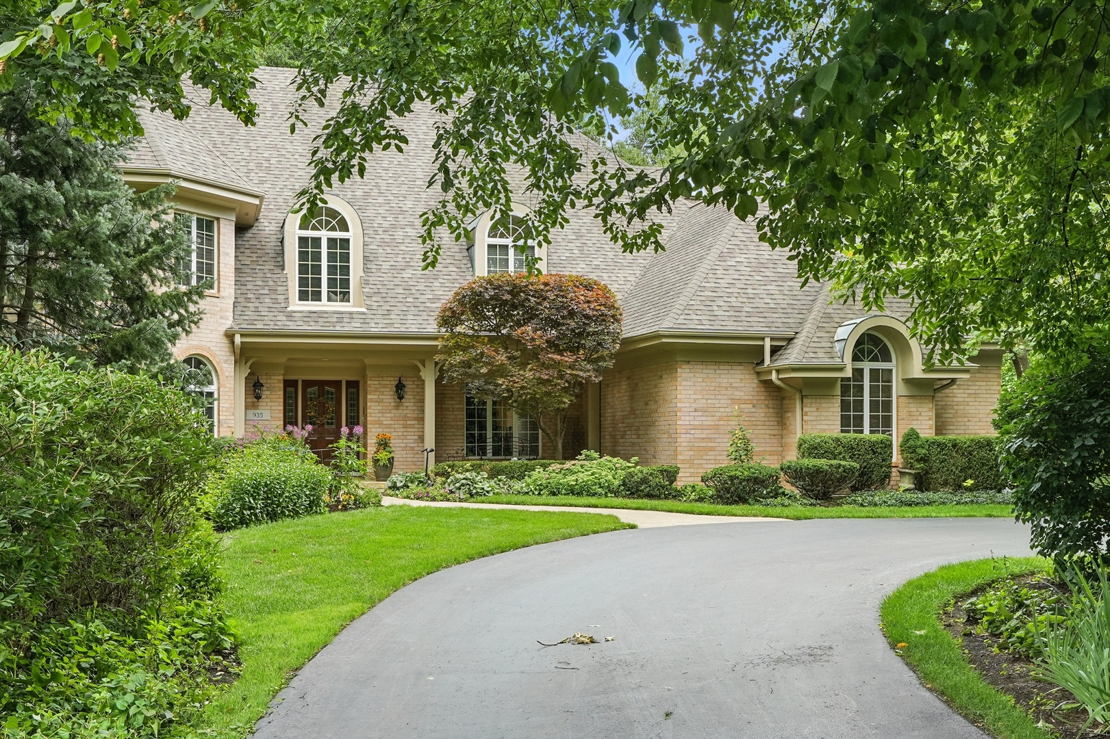 935 N Butternut Circle, Frankfort, IL 60423