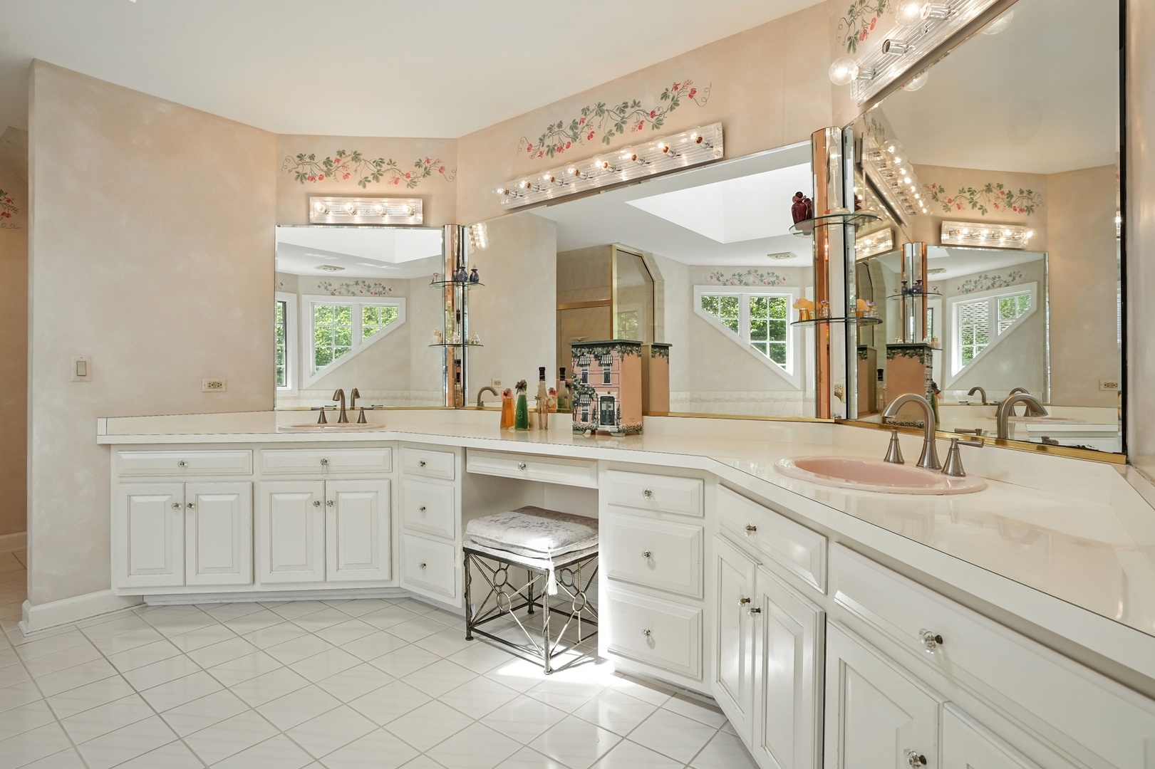 935 N Butternut Circle, Frankfort, IL 60423