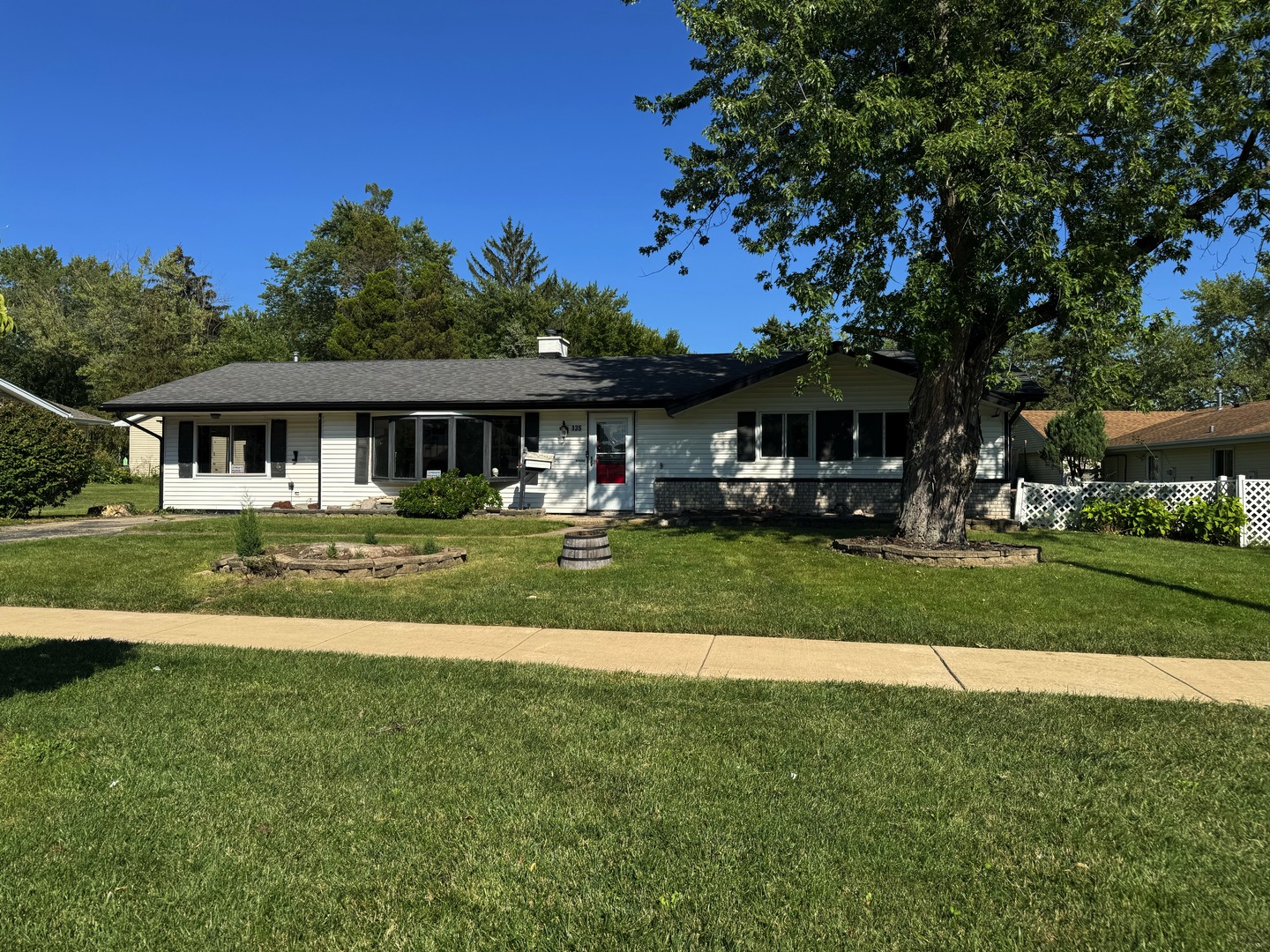 135 S Walnut Lane, Schaumburg, IL 60193