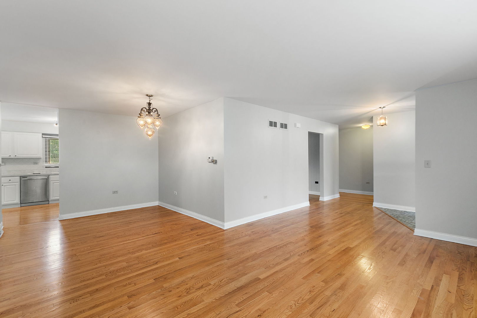 397 W Walnut Avenue, Des Plaines, IL 60016