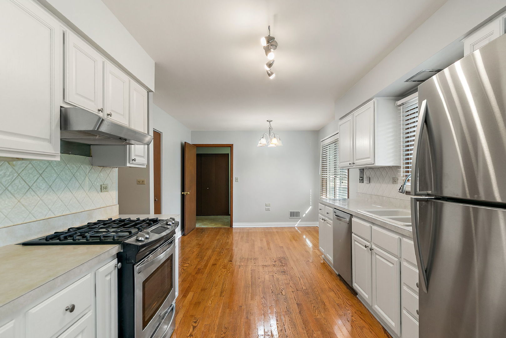 397 W Walnut Avenue, Des Plaines, IL 60016