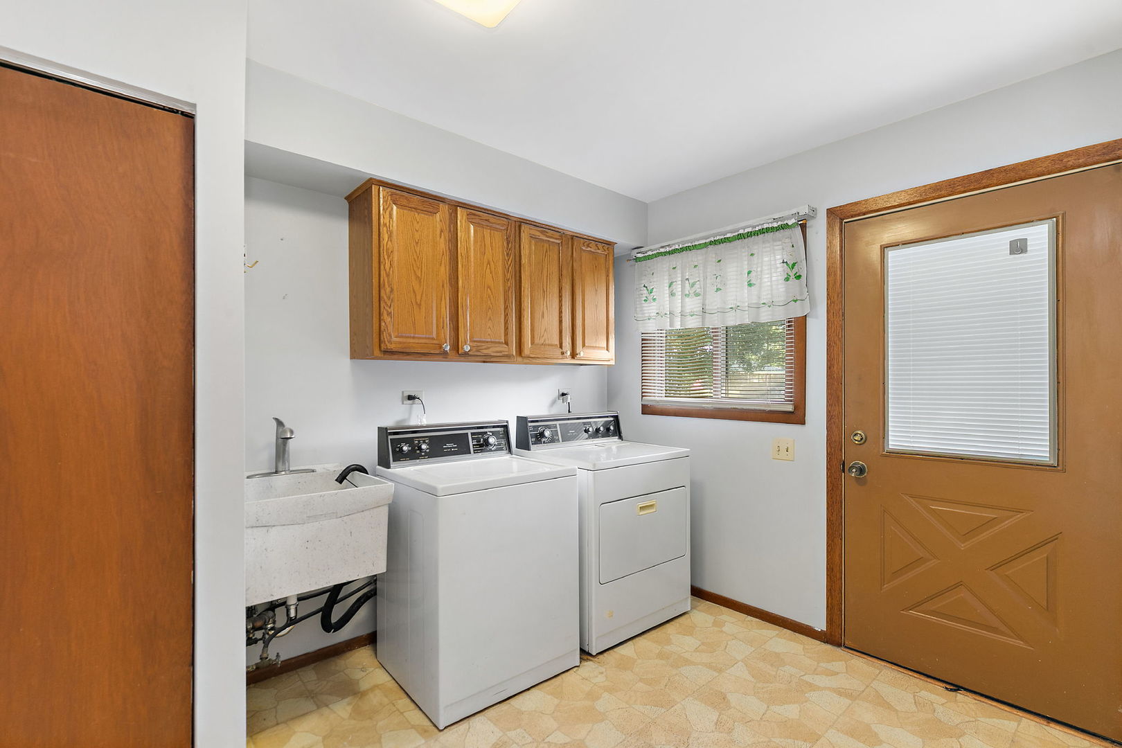 397 W Walnut Avenue, Des Plaines, IL 60016