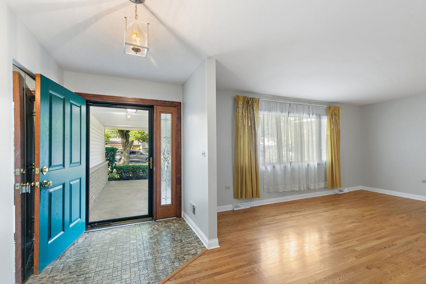 397 W Walnut Avenue, Des Plaines, IL 60016