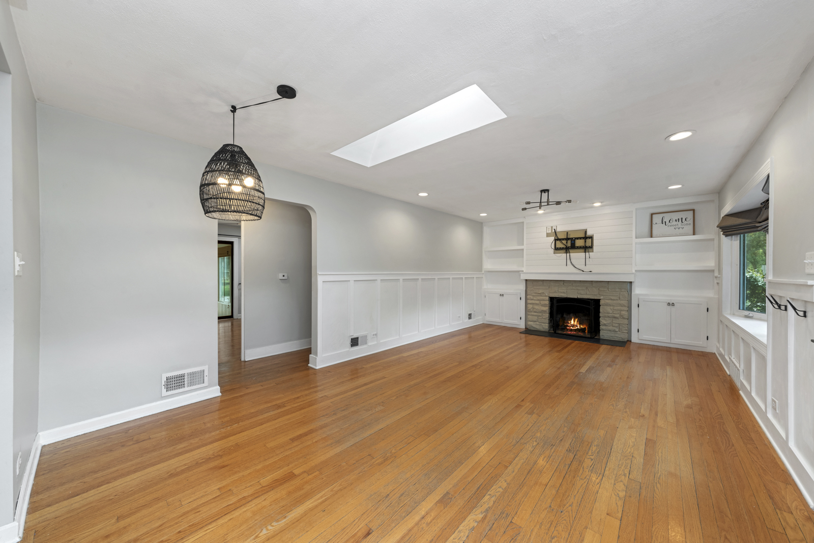 25 N Washington Street, Westmont, IL 60559