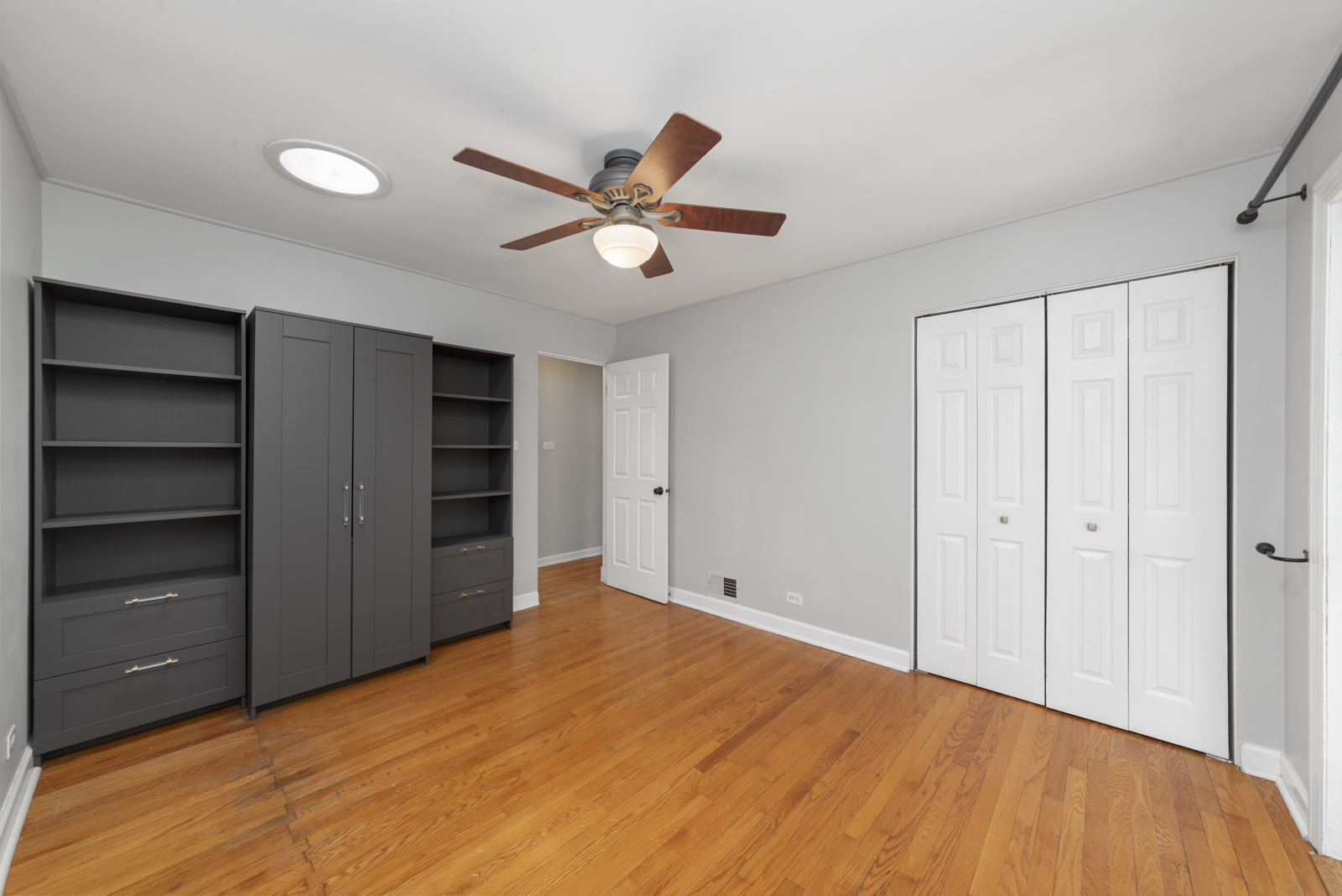 25 N Washington Street, Westmont, IL 60559