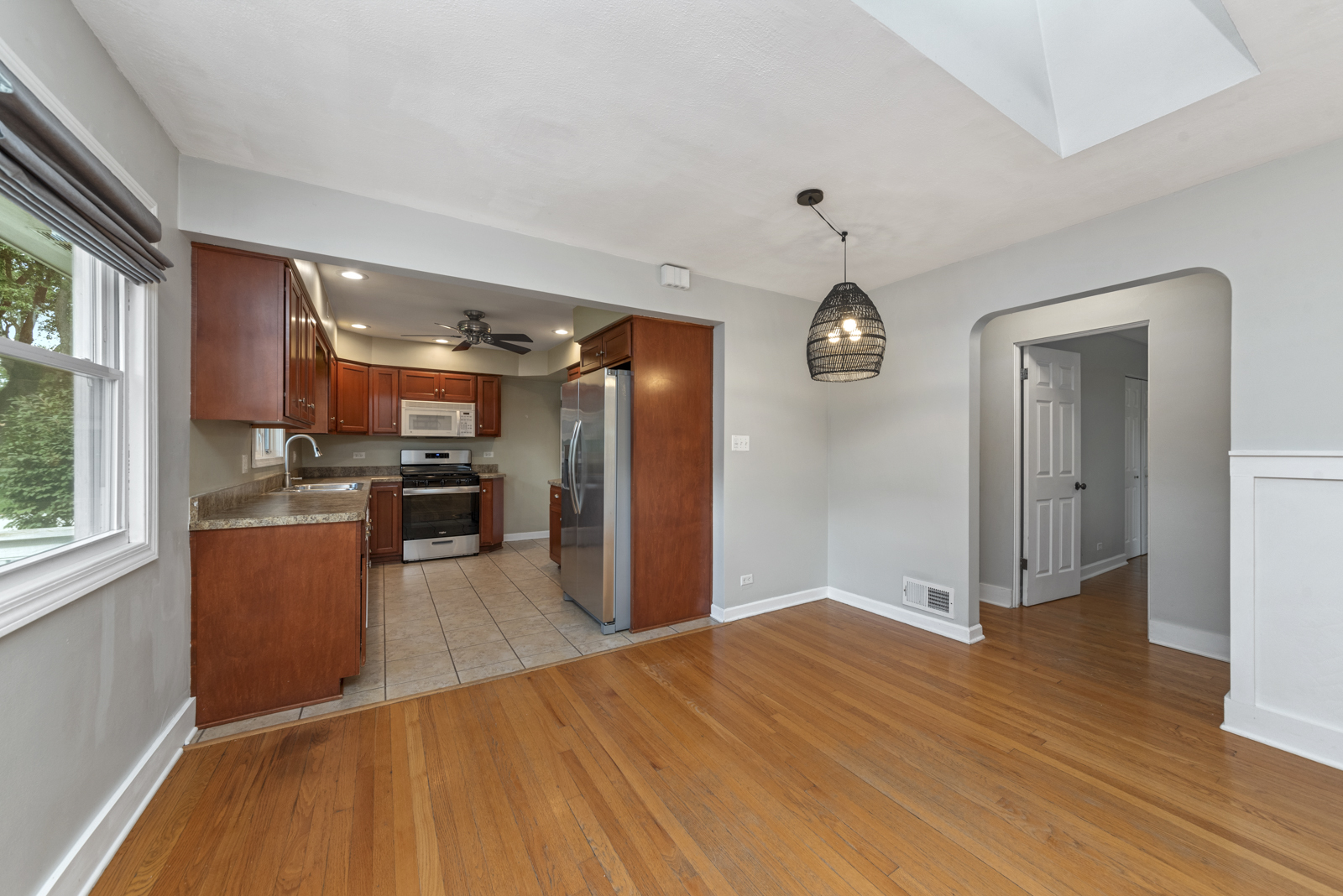 25 N Washington Street, Westmont, IL 60559