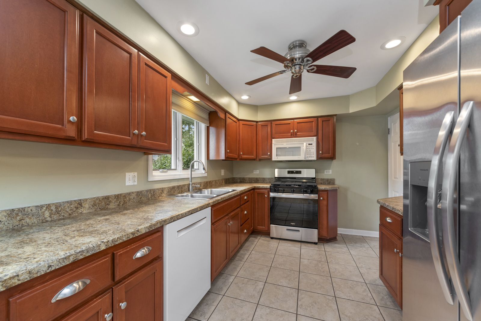 25 N Washington Street, Westmont, IL 60559
