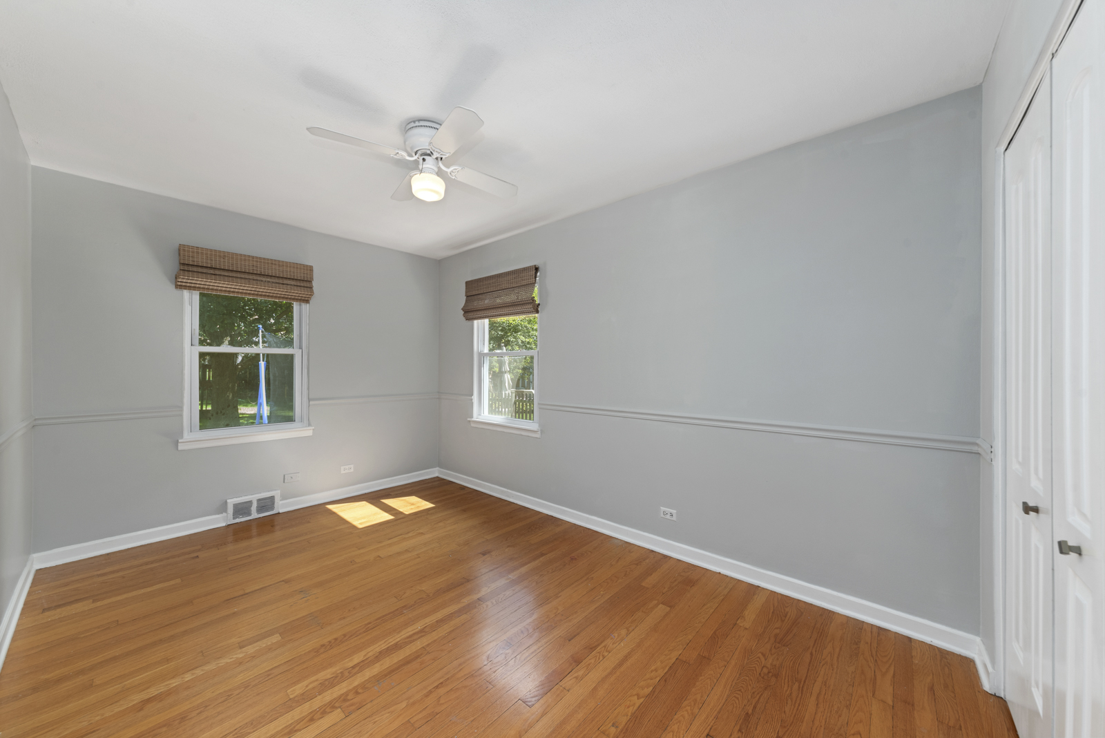 25 N Washington Street, Westmont, IL 60559