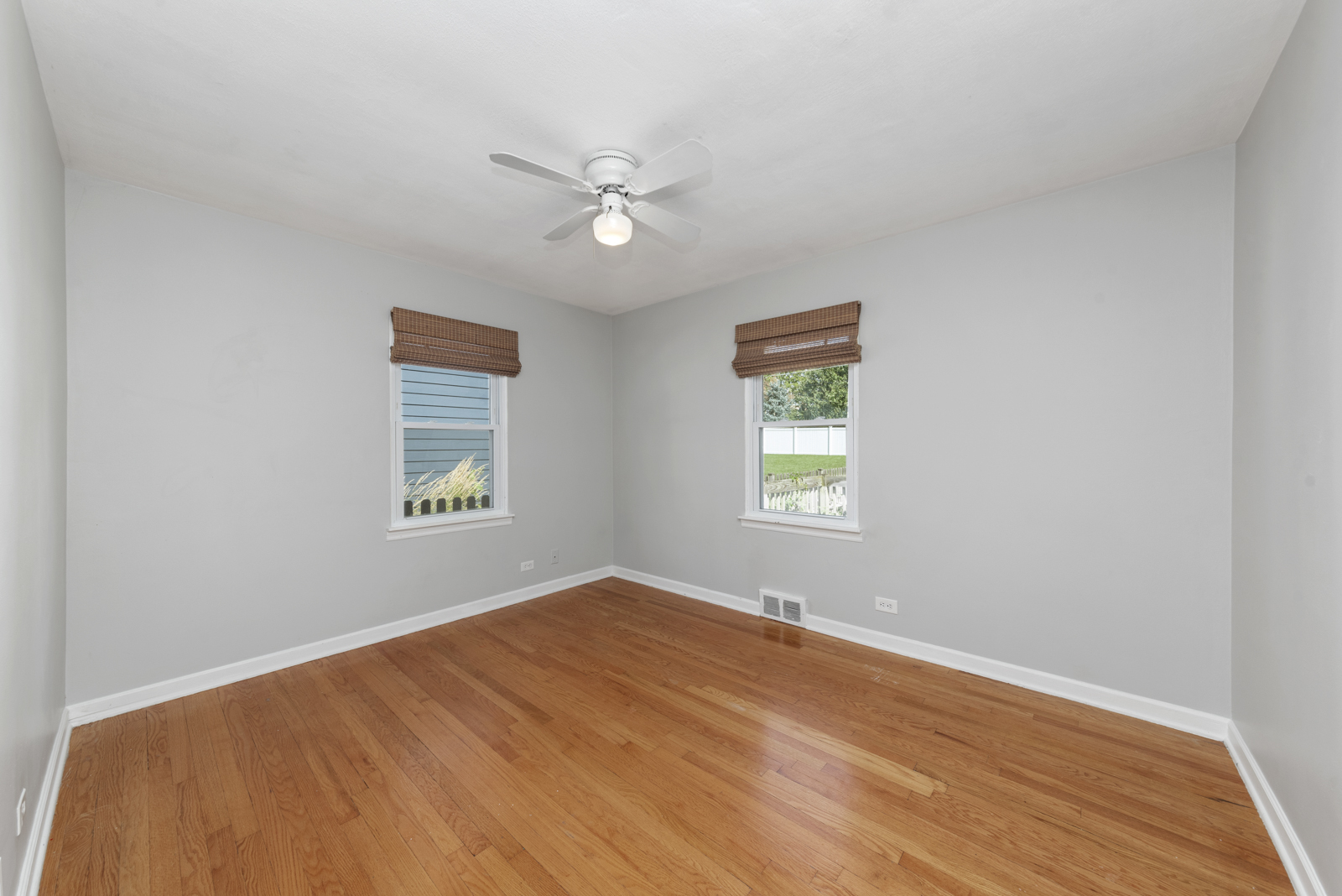 25 N Washington Street, Westmont, IL 60559