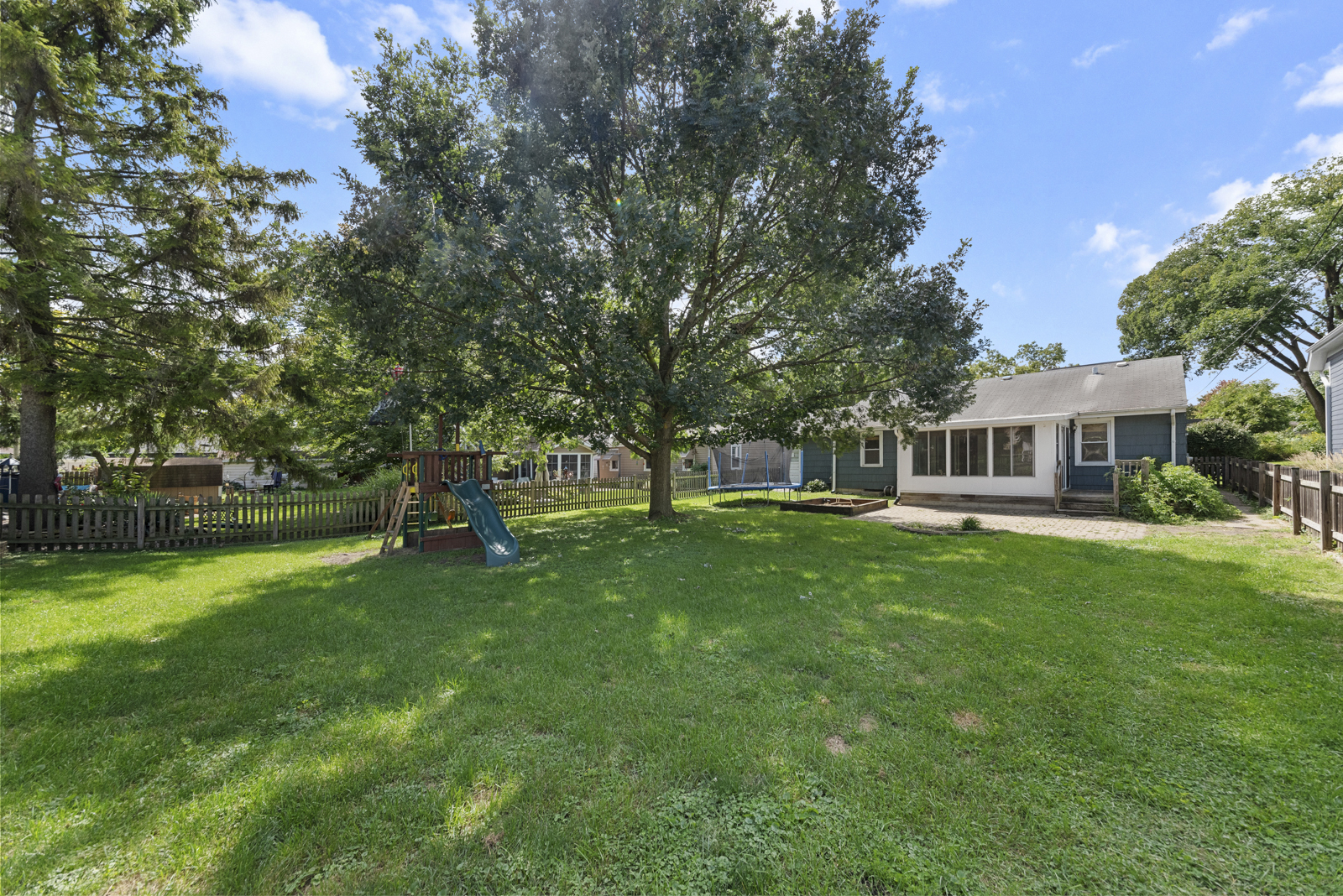 25 N Washington Street, Westmont, IL 60559