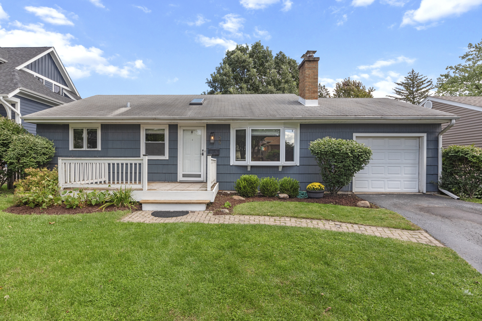 25 N Washington Street, Westmont, IL 60559
