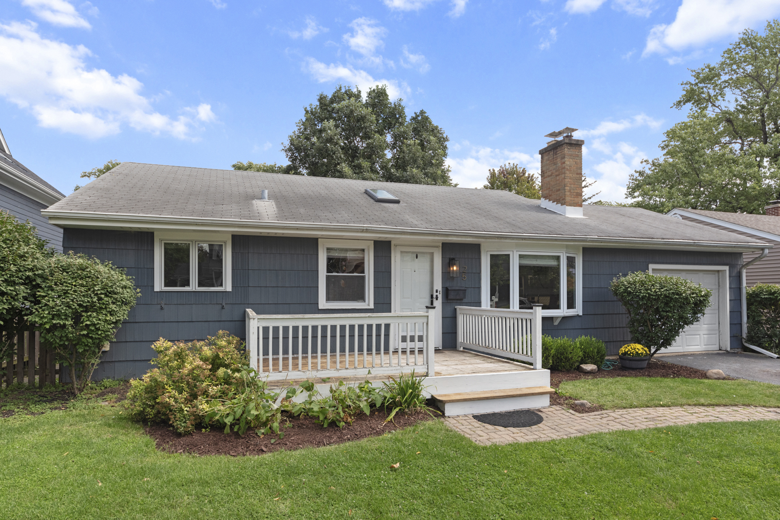 25 N Washington Street, Westmont, IL 60559