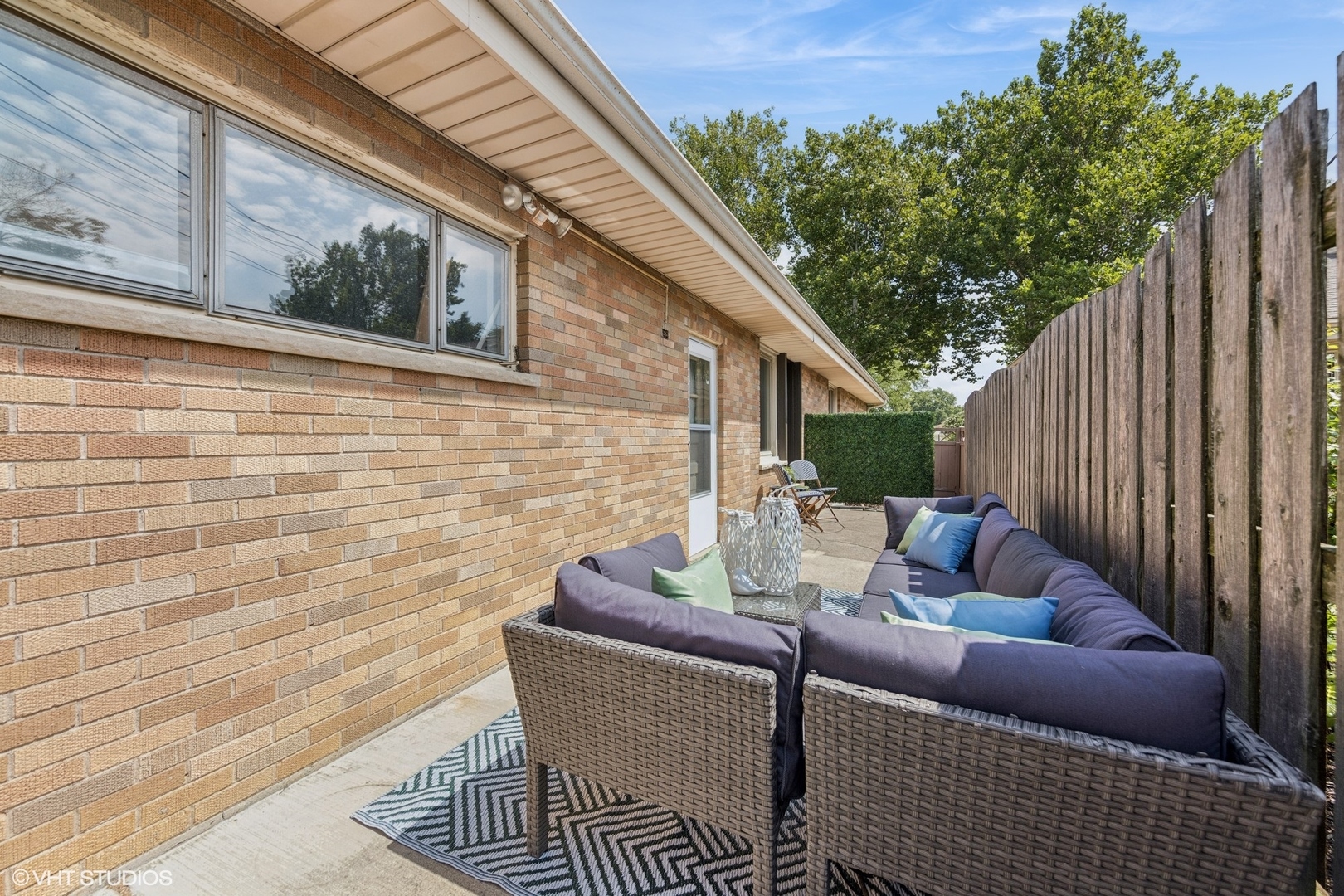 2626 Sunnyside Avenue, Westchester, IL 60154