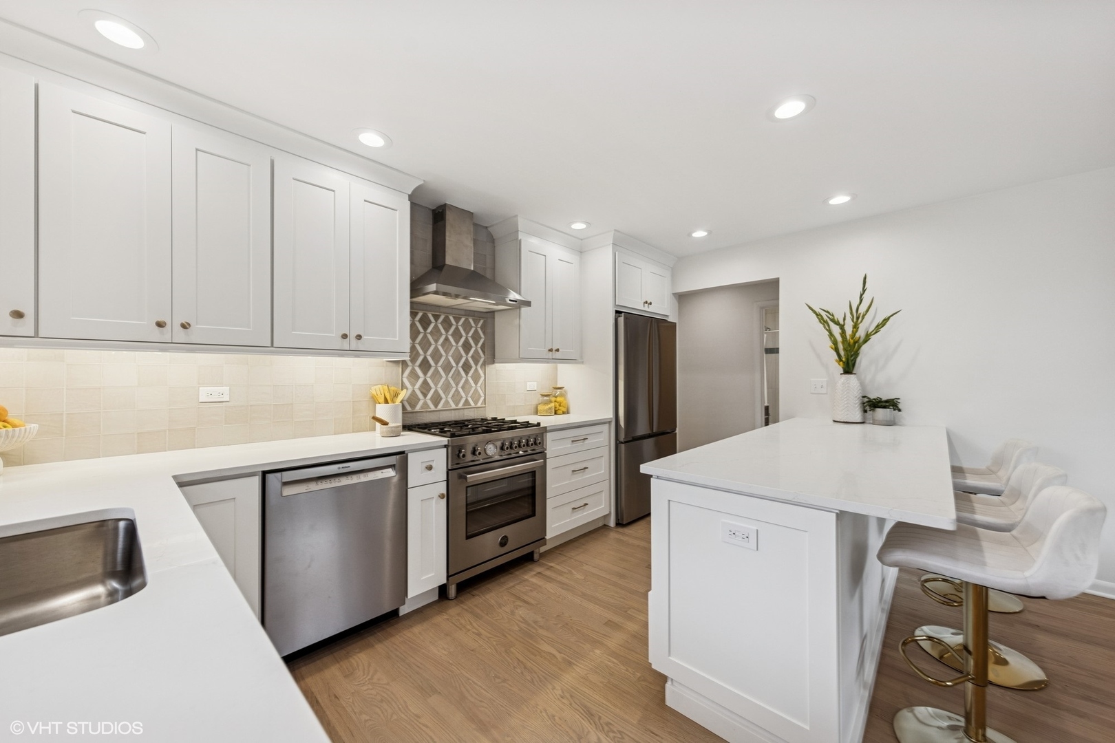2626 Sunnyside Avenue, Westchester, IL 60154