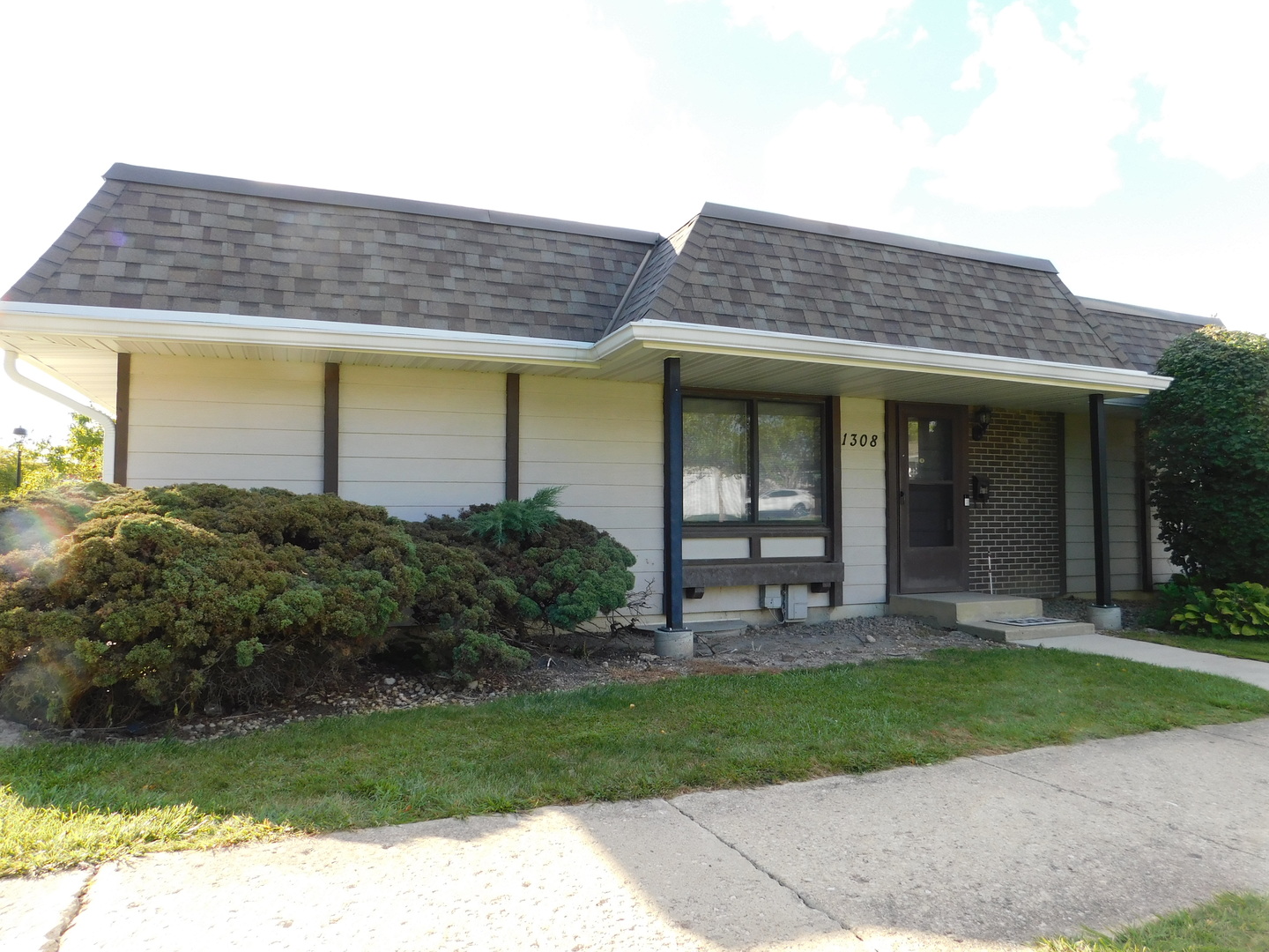 1308 Court O, Hanover Park, IL 60133