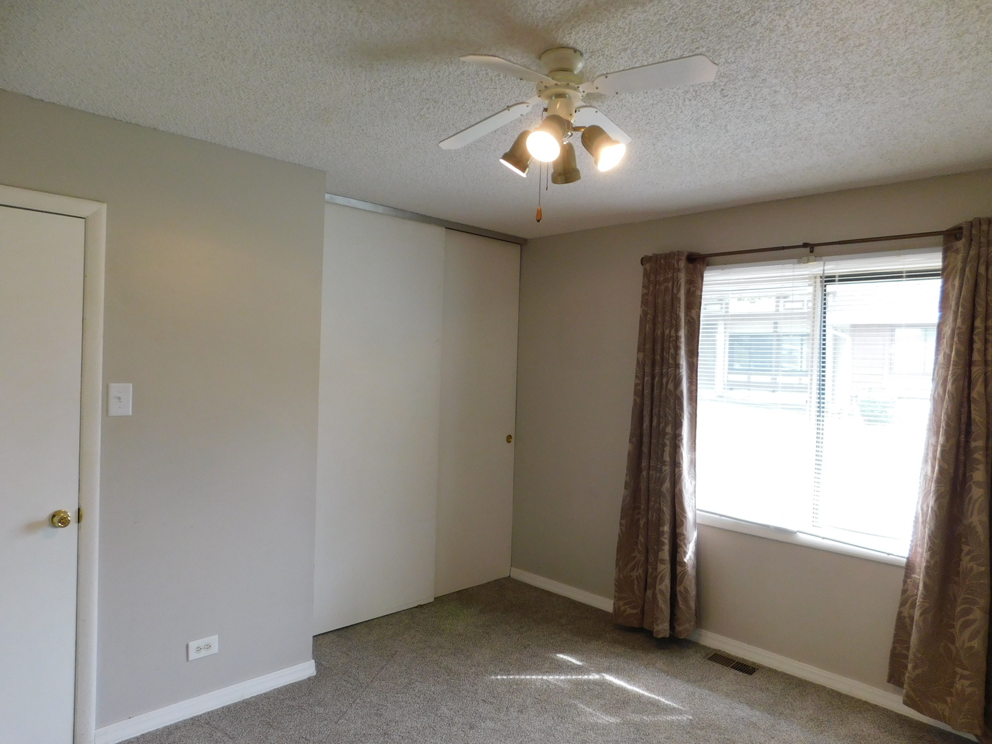 1308 Court O, Hanover Park, IL 60133
