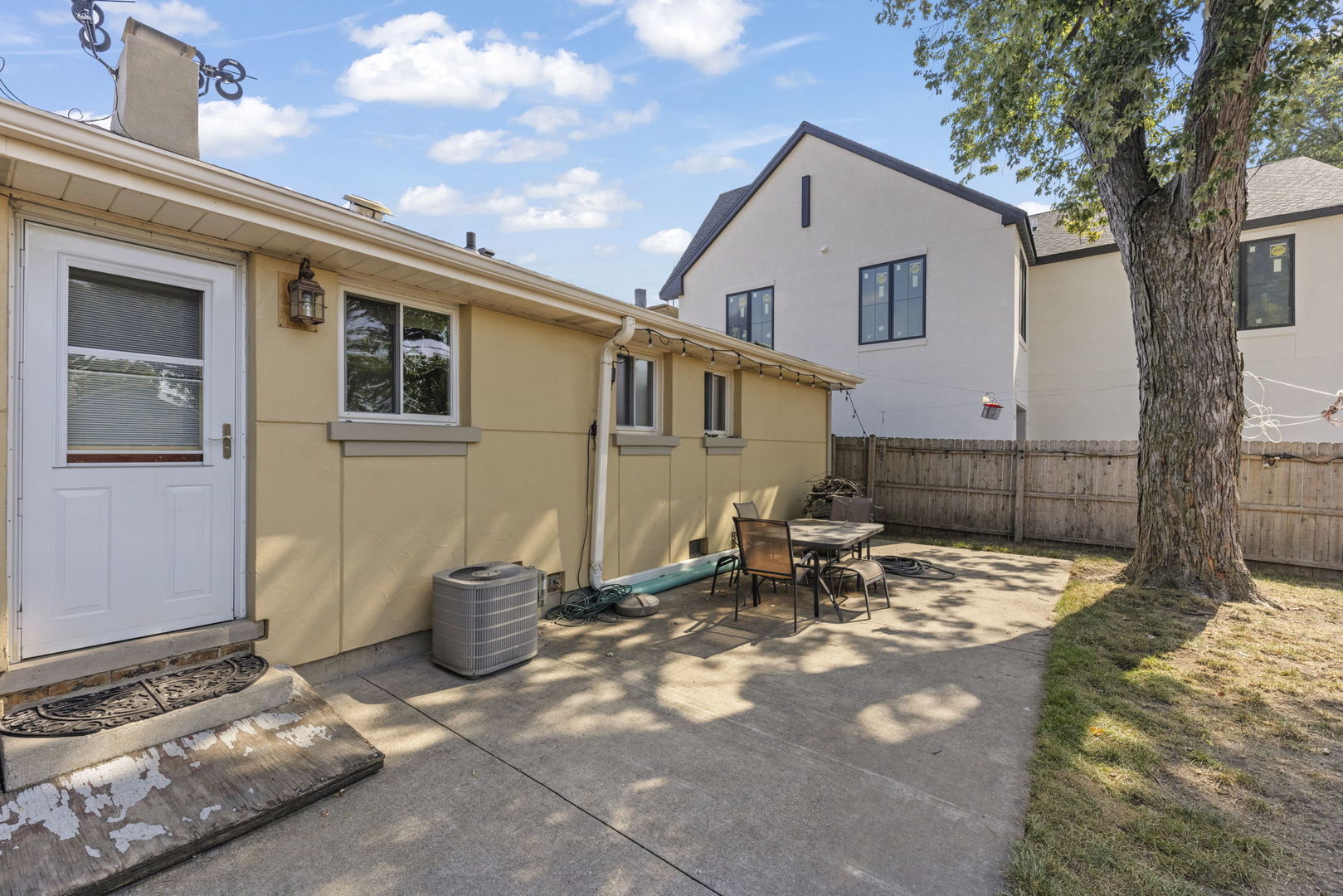 442 N Ridgeland Avenue, Elmhurst, IL 60126