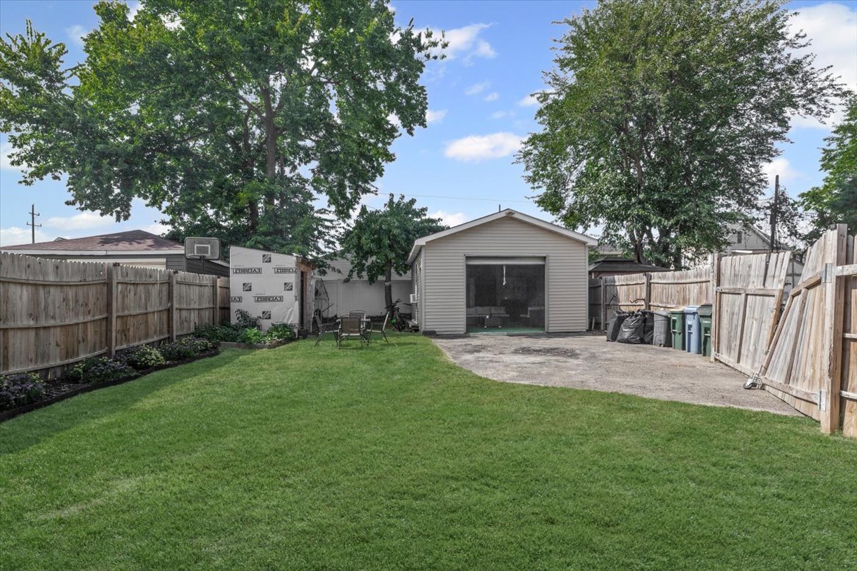 815 Oliver Avenue, Aurora, IL 60506