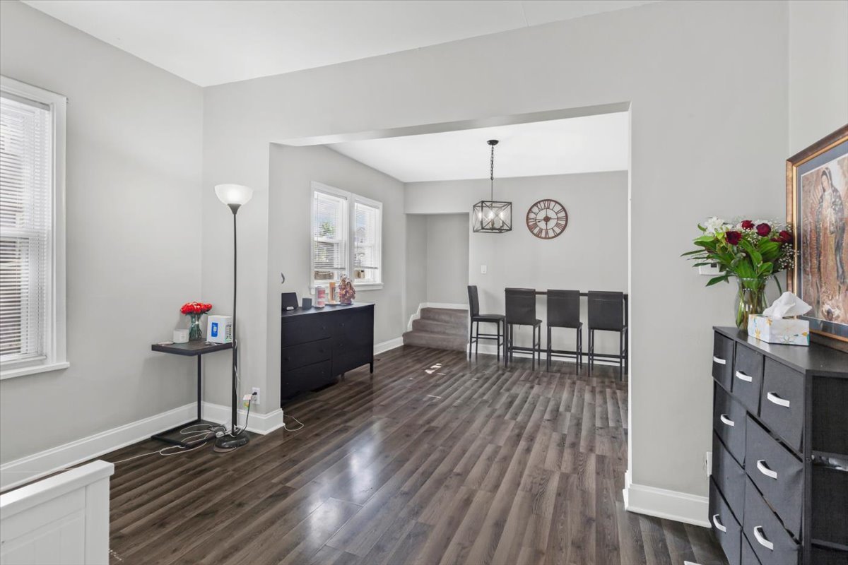 815 Oliver Avenue, Aurora, IL 60506