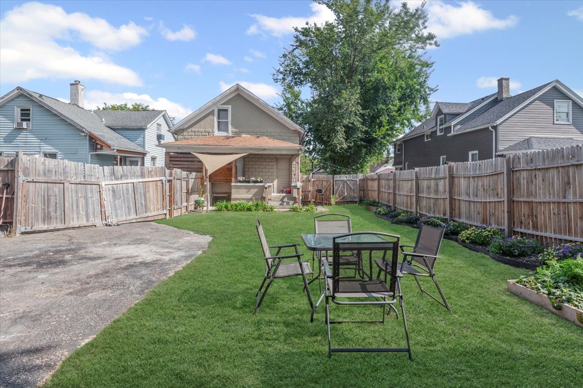 815 Oliver Avenue, Aurora, IL 60506