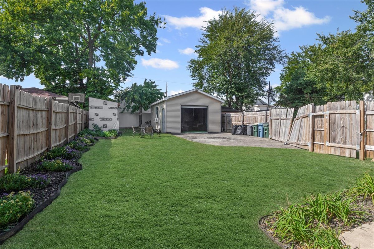 815 Oliver Avenue, Aurora, IL 60506