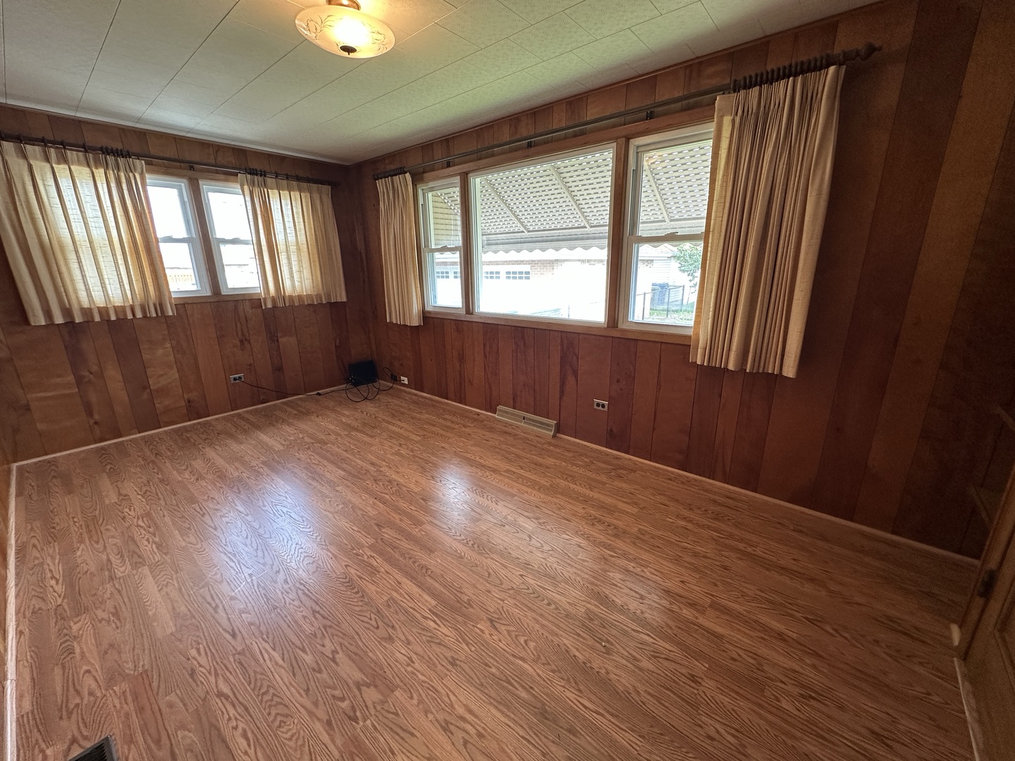 4621 N Ozanam Avenue, Norridge, IL 60706