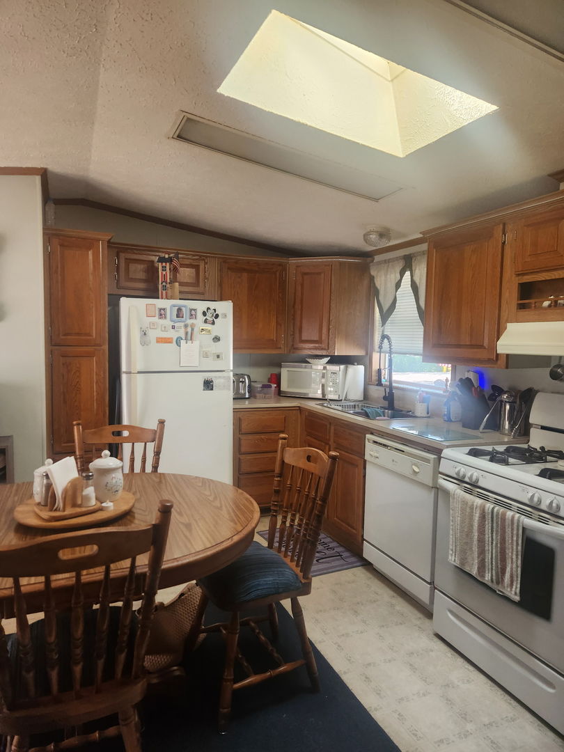 6801 La Grange Road #B31, Hodgkins, IL 60525