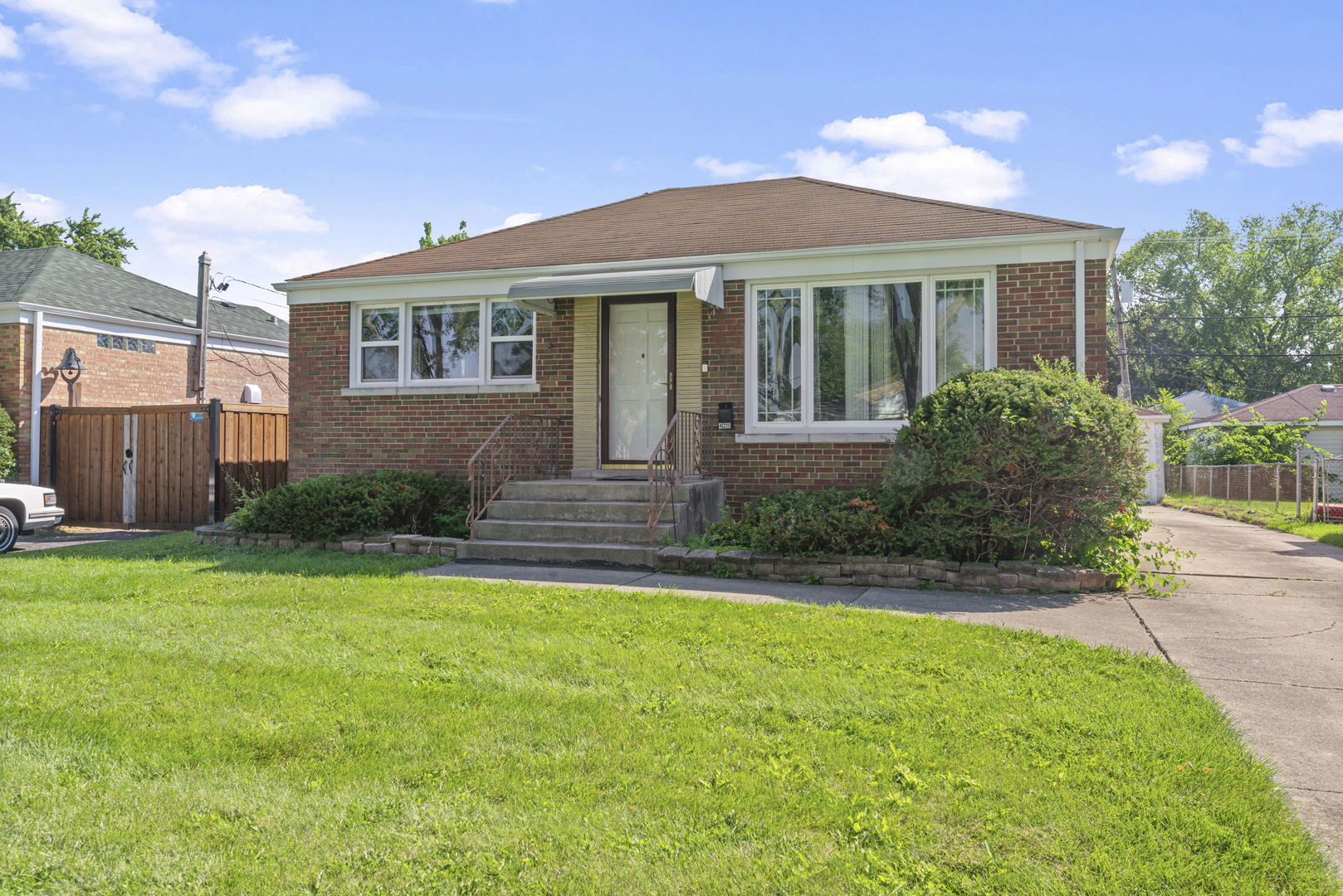 425 N Jackson Boulevard, Hillside, IL 60162