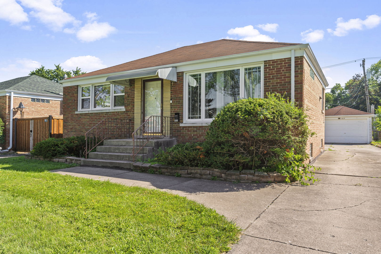 425 N Jackson Boulevard, Hillside, IL 60162