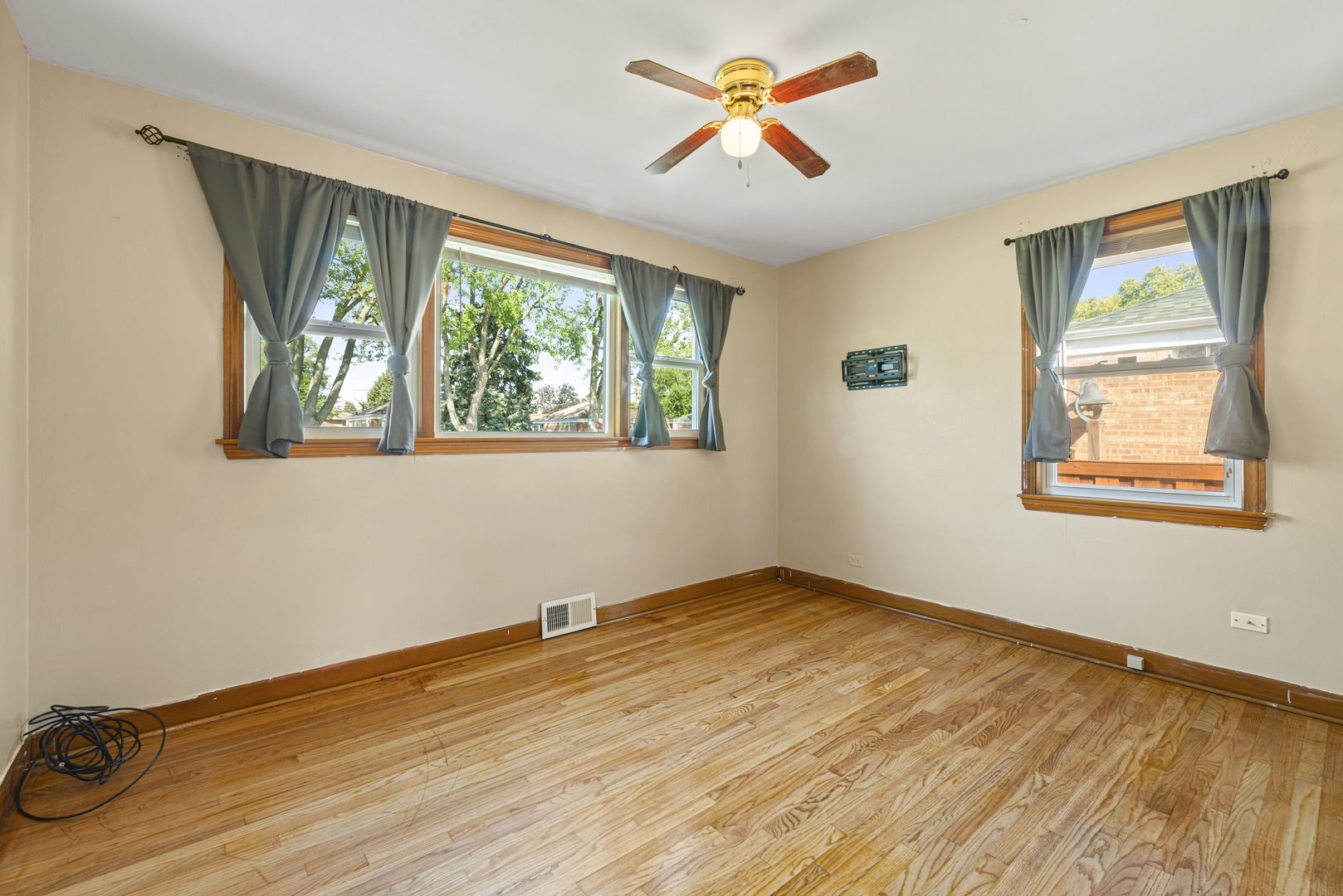 425 N Jackson Boulevard, Hillside, IL 60162