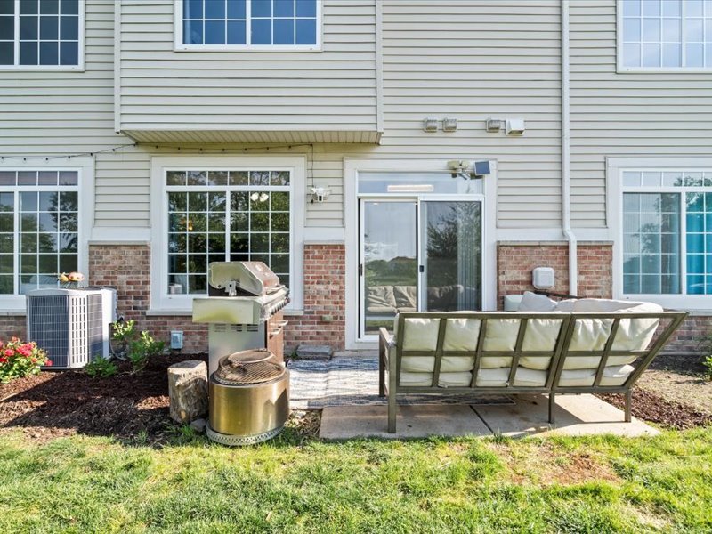 2147 Pembridge Lane, Joliet, IL 60431