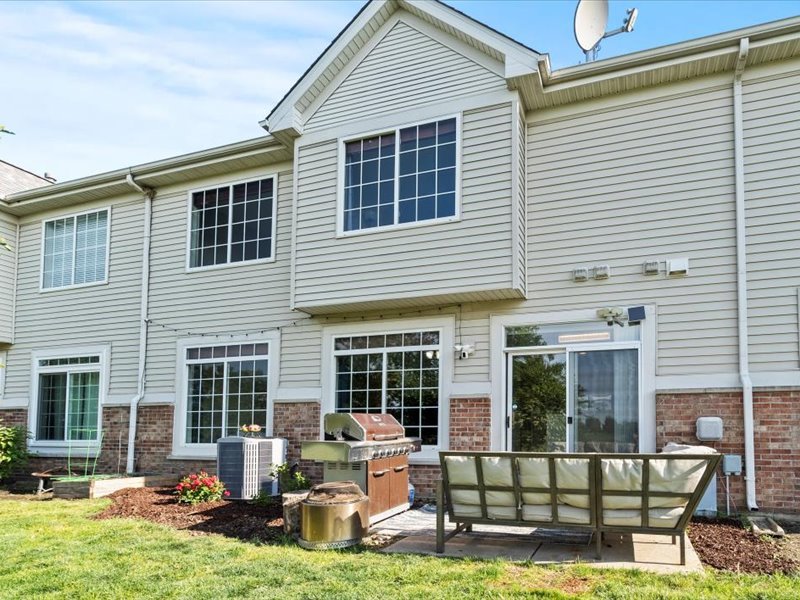 2147 Pembridge Lane, Joliet, IL 60431