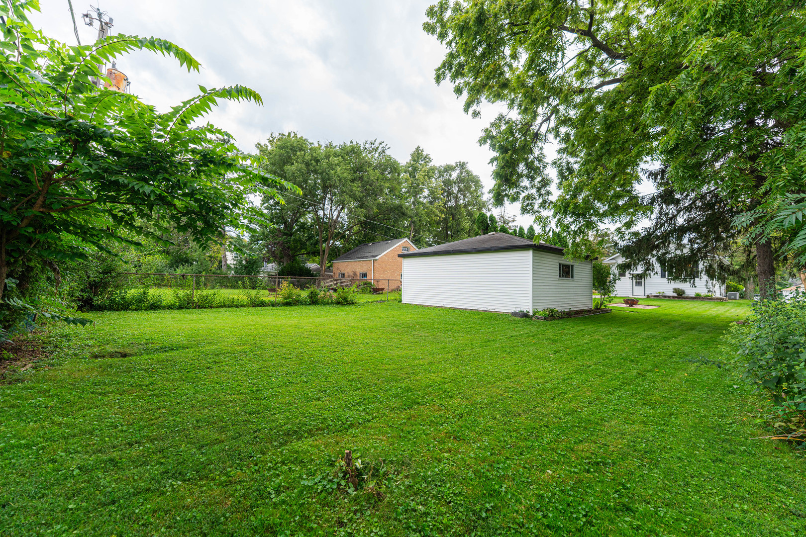 326 S Wisconsin Avenue, Villa Park, IL 60181