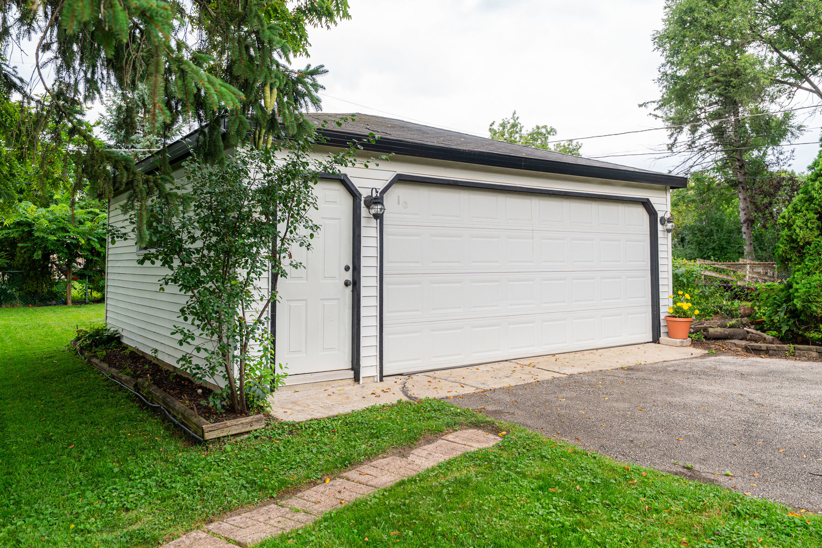 326 S Wisconsin Avenue, Villa Park, IL 60181