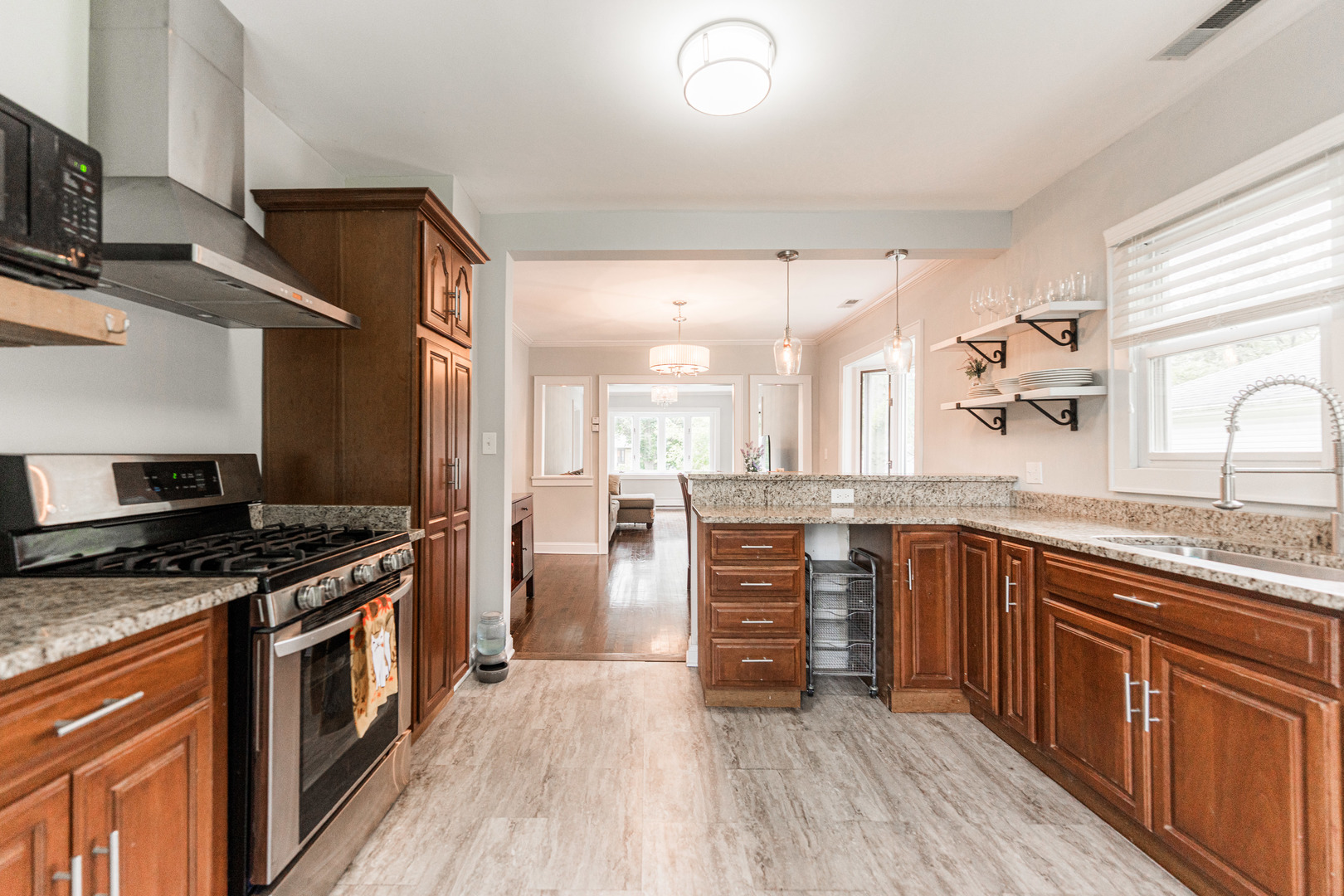 326 S Wisconsin Avenue, Villa Park, IL 60181