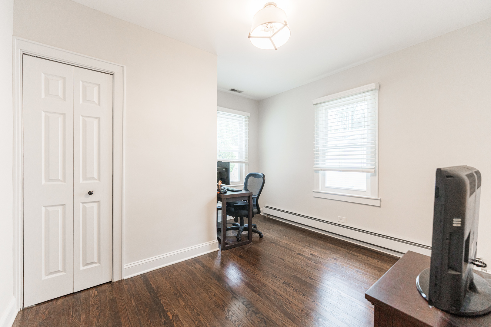326 S Wisconsin Avenue, Villa Park, IL 60181