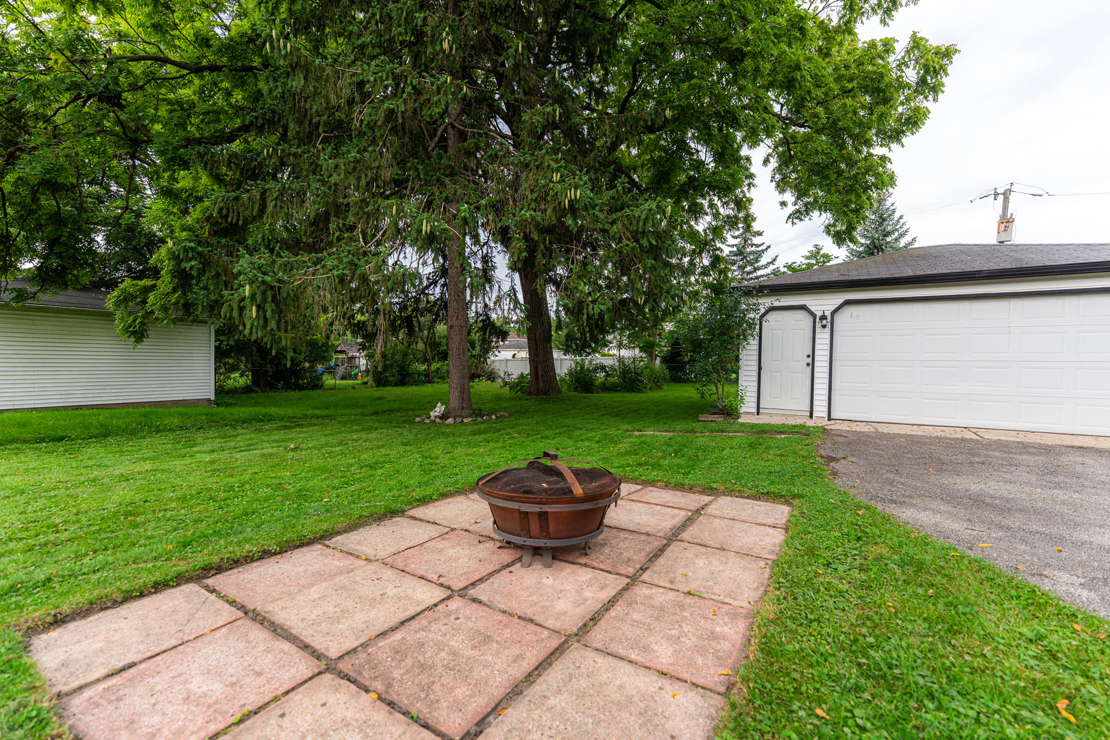 326 S Wisconsin Avenue, Villa Park, IL 60181