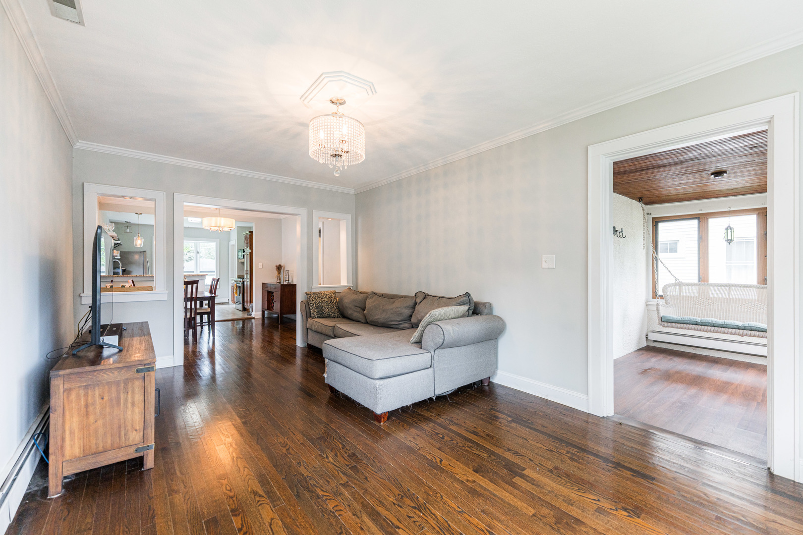 326 S Wisconsin Avenue, Villa Park, IL 60181