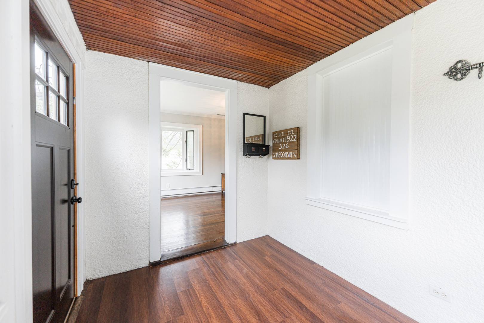 326 S Wisconsin Avenue, Villa Park, IL 60181