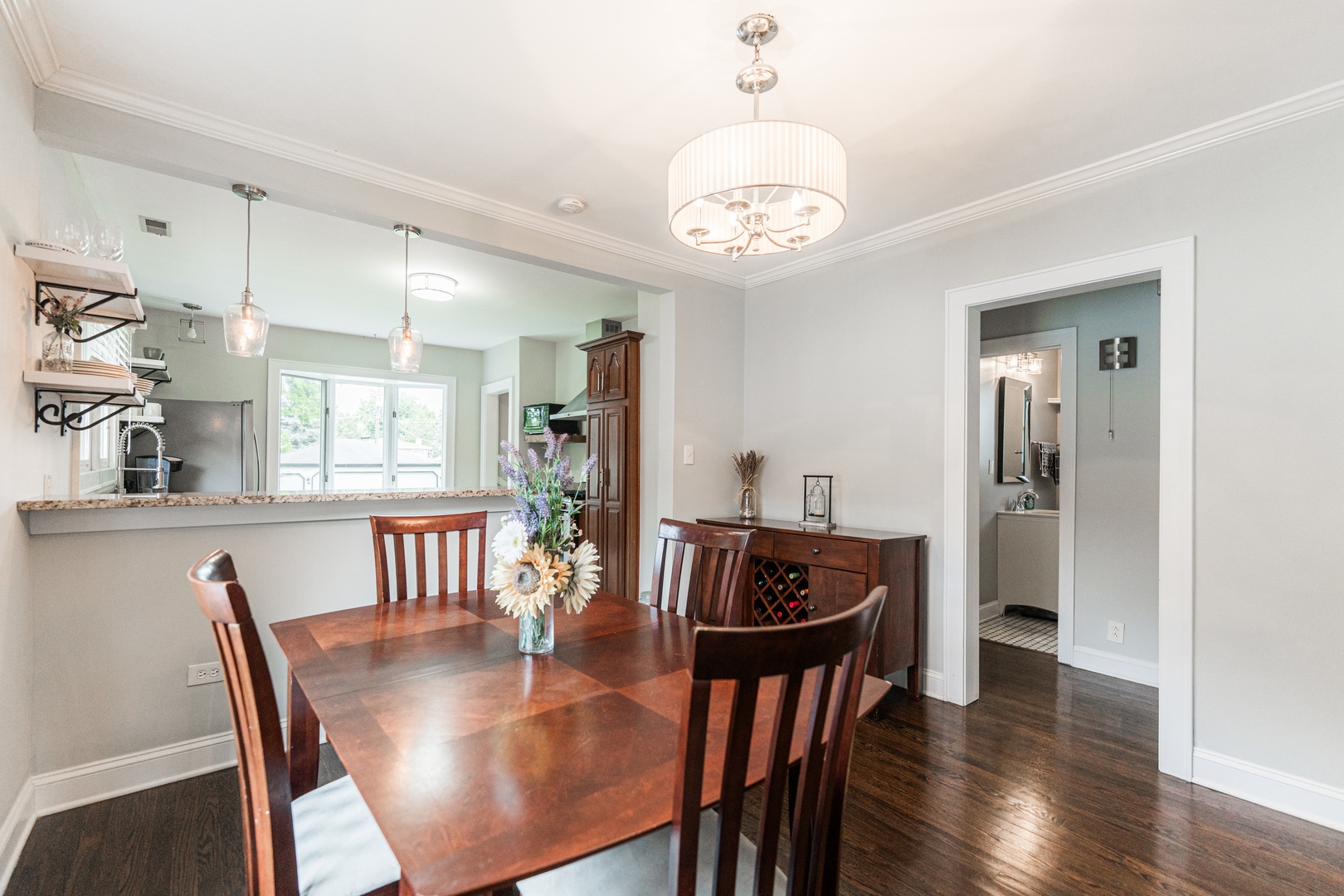 326 S Wisconsin Avenue, Villa Park, IL 60181
