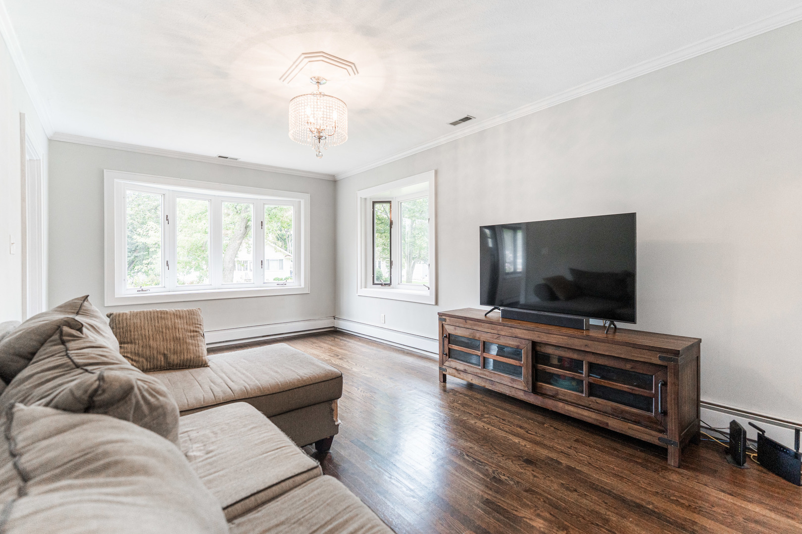 326 S Wisconsin Avenue, Villa Park, IL 60181