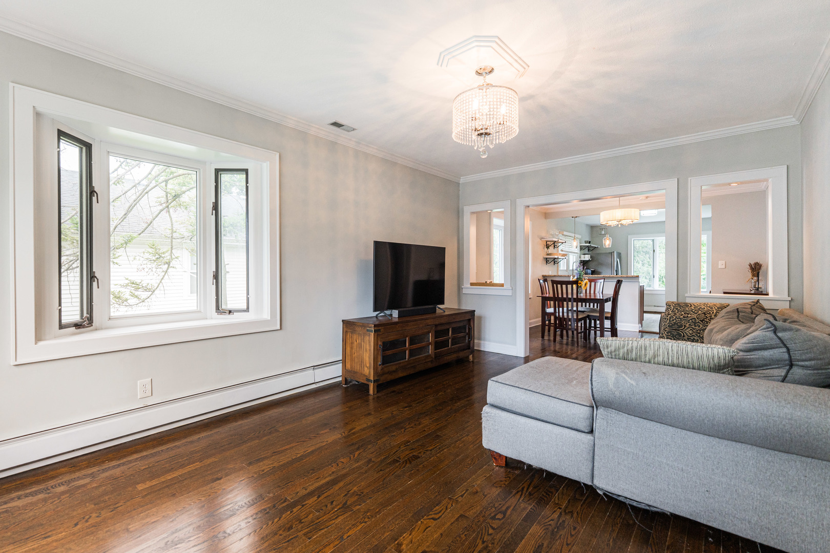 326 S Wisconsin Avenue, Villa Park, IL 60181