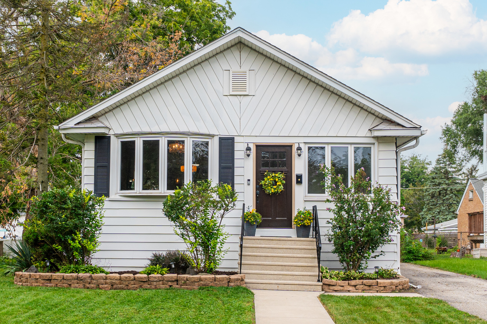 326 S Wisconsin Avenue, Villa Park, IL 60181