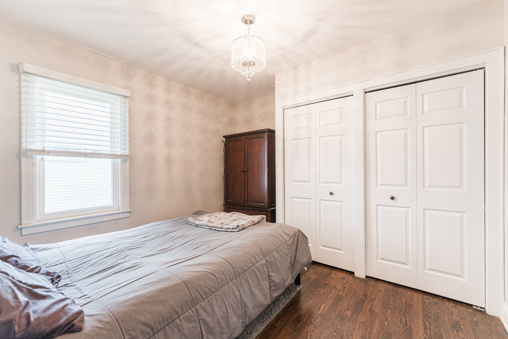 326 S Wisconsin Avenue, Villa Park, IL 60181