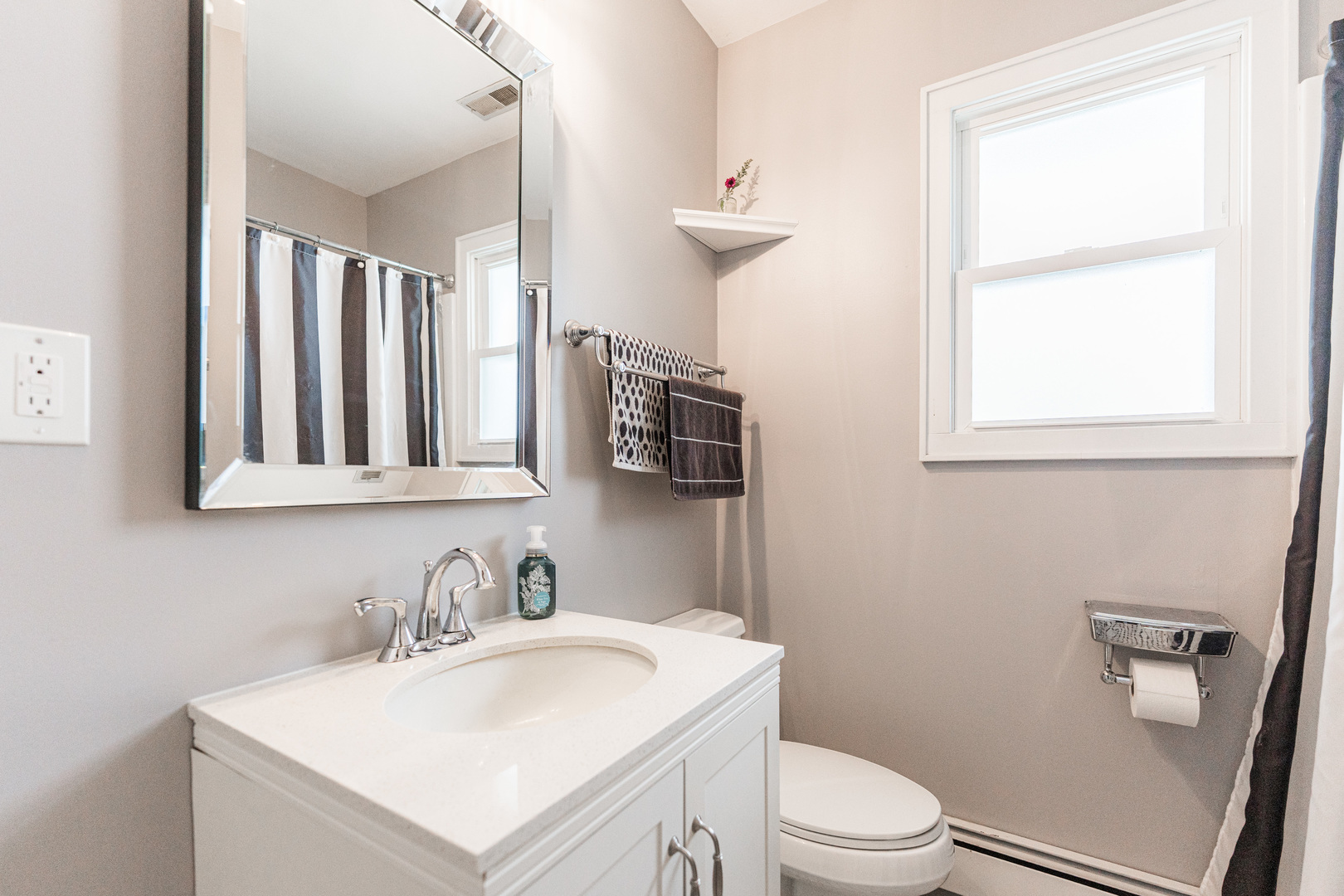 326 S Wisconsin Avenue, Villa Park, IL 60181