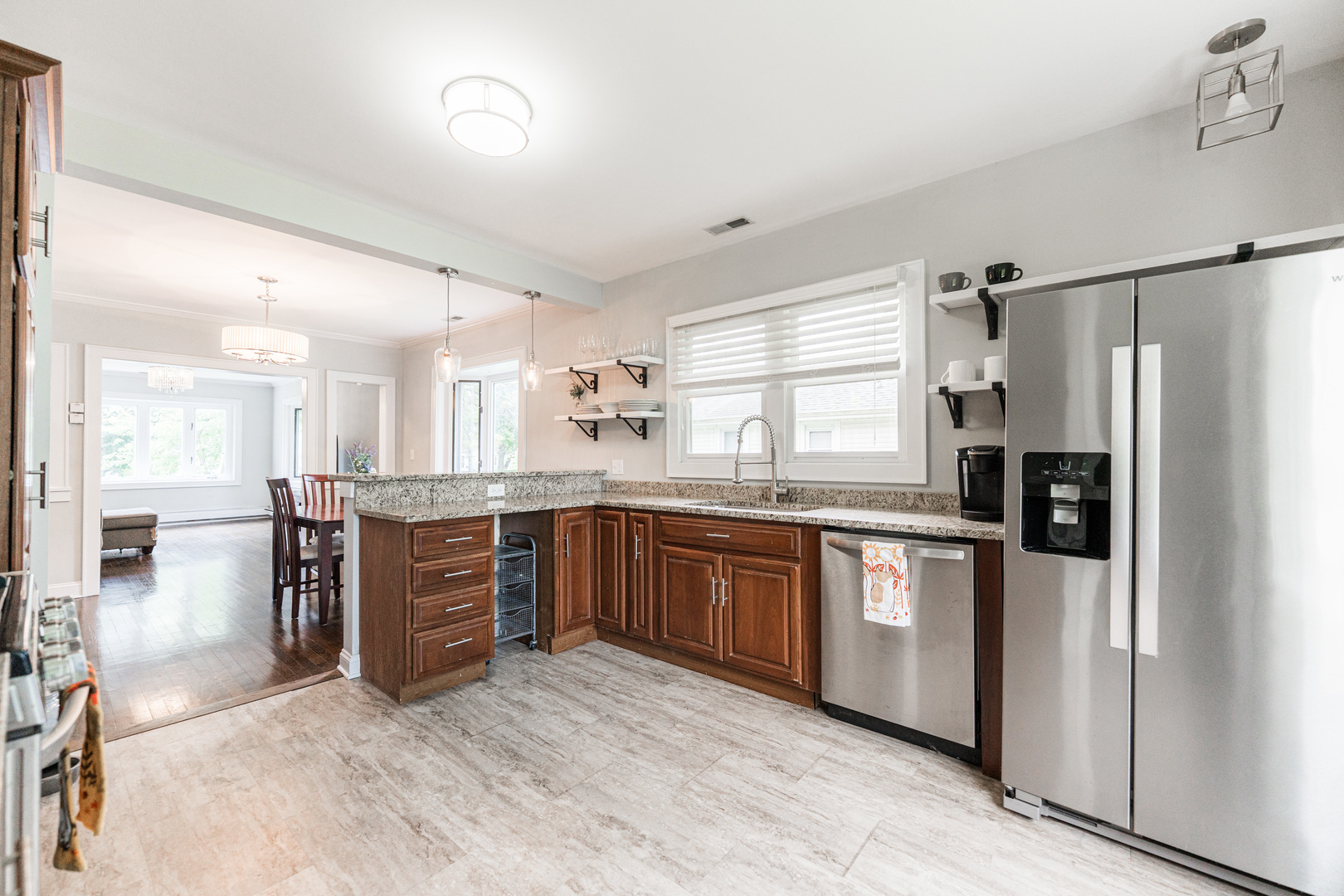 326 S Wisconsin Avenue, Villa Park, IL 60181