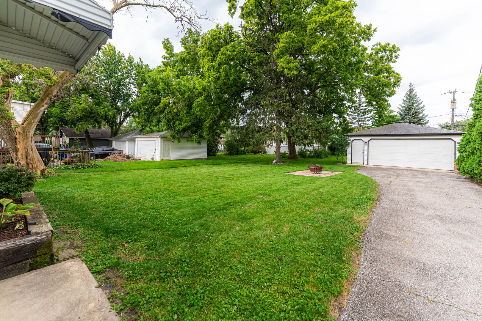 326 S Wisconsin Avenue, Villa Park, IL 60181