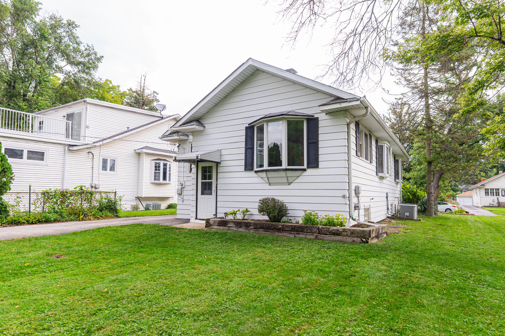 326 S Wisconsin Avenue, Villa Park, IL 60181