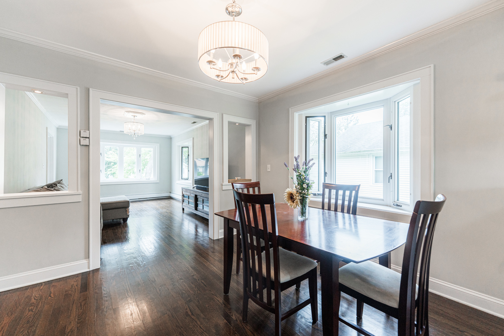 326 S Wisconsin Avenue, Villa Park, IL 60181